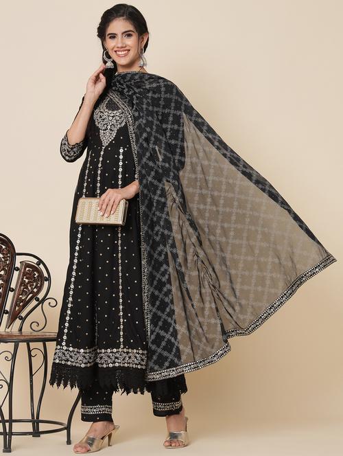 women black round neck kurta pant set with dupatta - 20996167 - Very Small Image - 1
