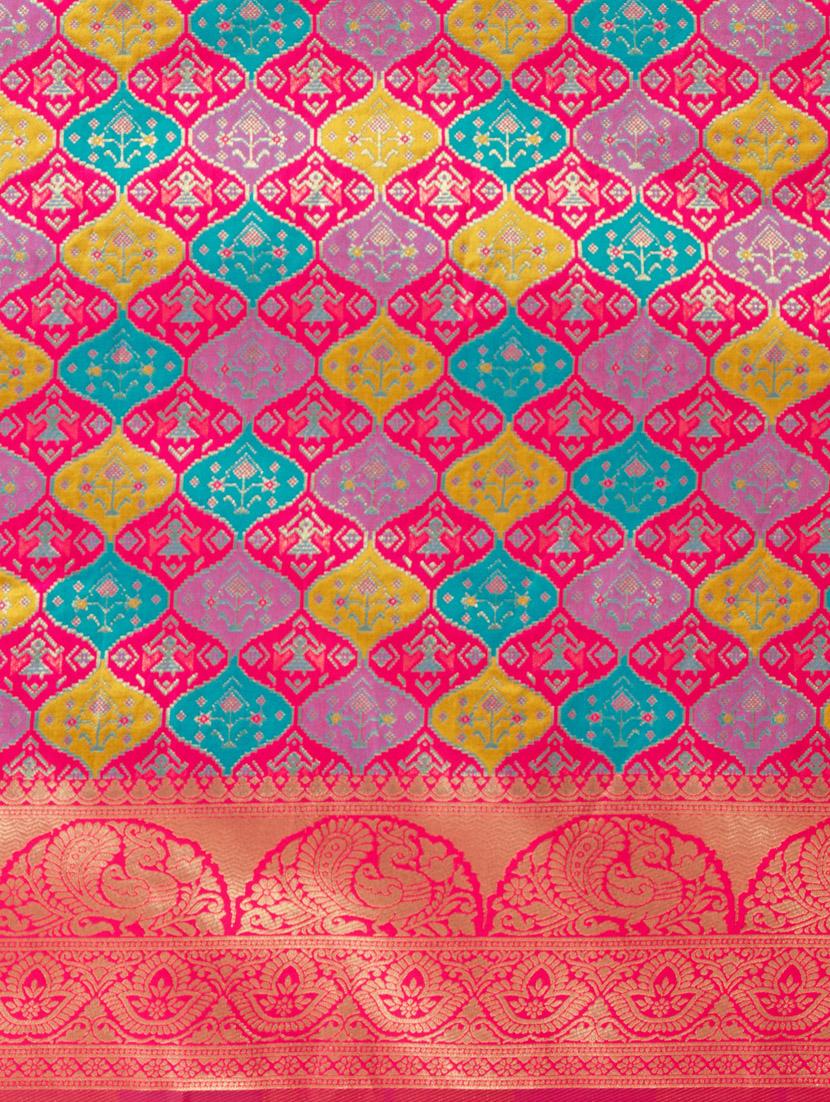 women self design patola saree with blouse - 21024905 - Zoom Image - 4