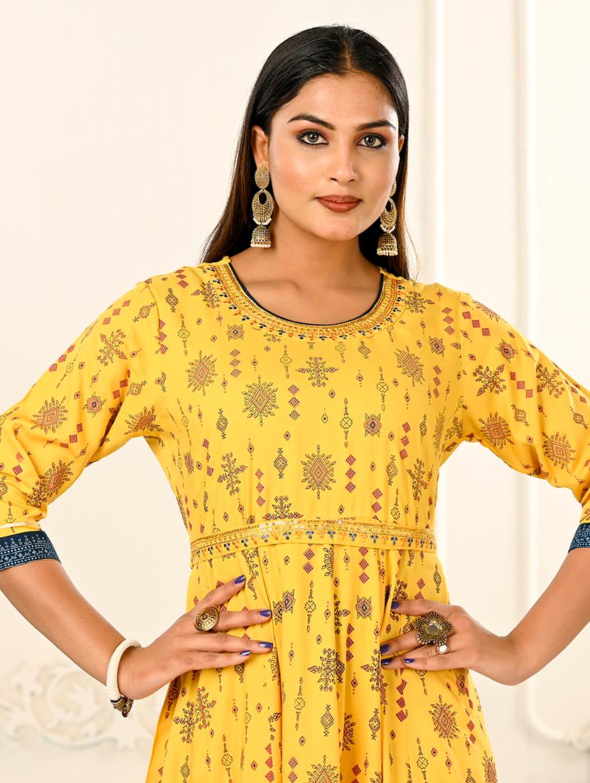 women three quarter sleeve flared kurta - 21034089 - Zoom Image - 3