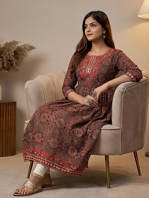 Women Printed Three Quarter Sleeve Kurta - 21036163 - Very Small Image - 1