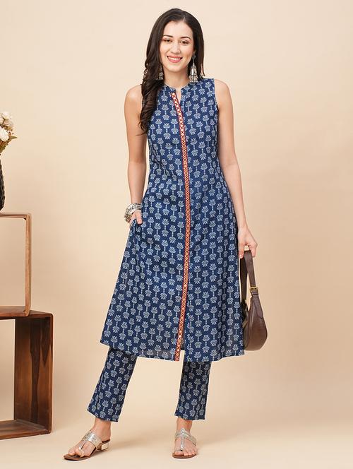 globus women blue printed sleeveless kurta pant set - 21116304 - Very Small Image - 1