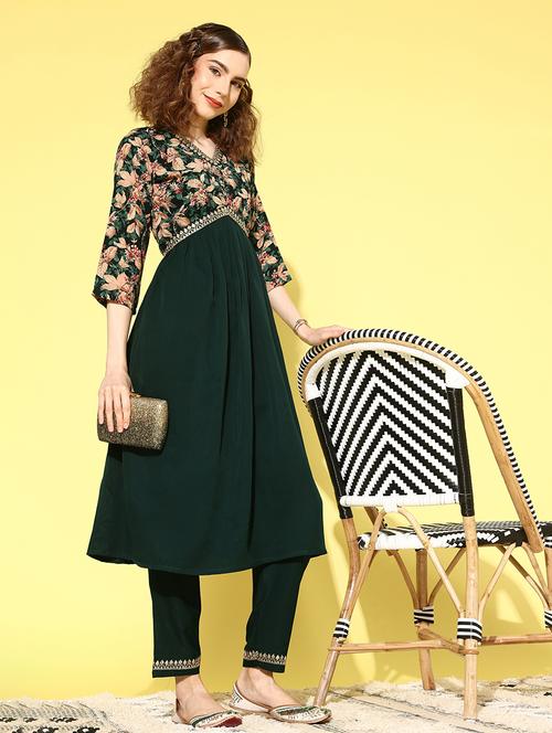 women green v neck kurta pant set  - 21230393 - Very Small Image - 1