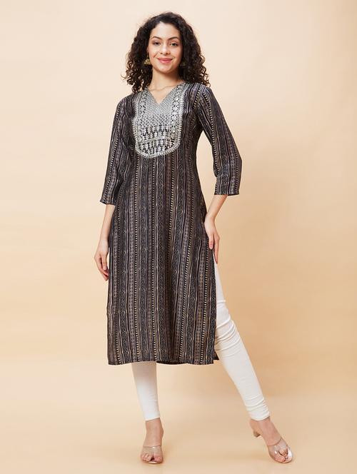 women three quarter sleeve straight kurta - 21237792 - Very Small Image - 1