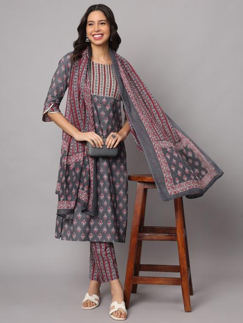 women three quarter sleeve kurta pant with dupatta set - 21245397 - Very Small Image - 1