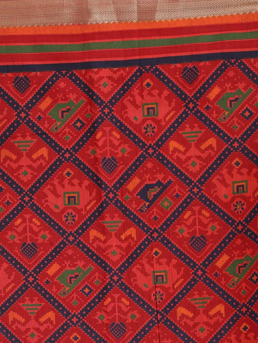 women self design handloom saree - 21272179 - Zoom Image - 4