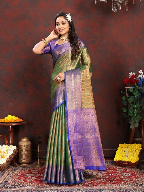 red banarasi saree with blouse - 21317049 - Very Small Image - 1