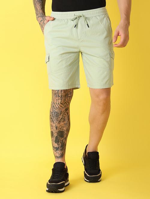 men solid mid rise cargo shorts - 21344377 - Very Small Image - 1