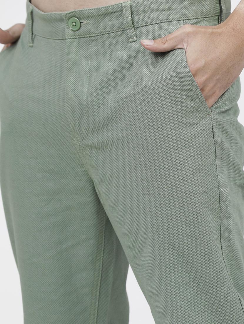 men mid rise solid chinos - 21375549 - Zoom Image - 5