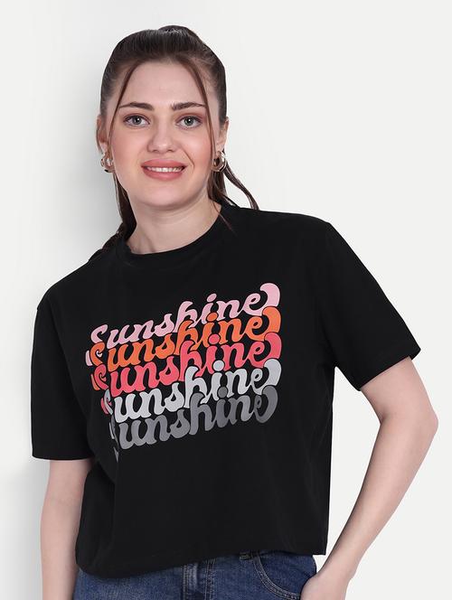 women round neck front print boxy t-shirt - 21377011 - Very Small Image - 1