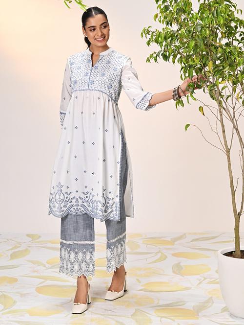 women three quarter sleeve flared kurta - 21452274 - Very Small Image - 1