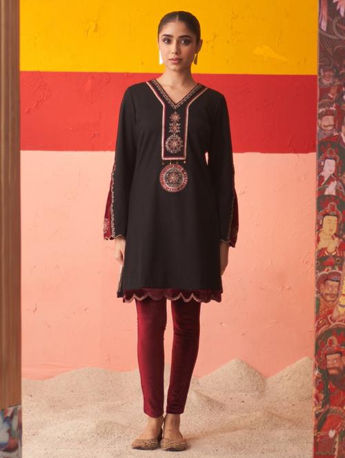 women black straight woolen kurta - 21458888 - Very Small Image - 1