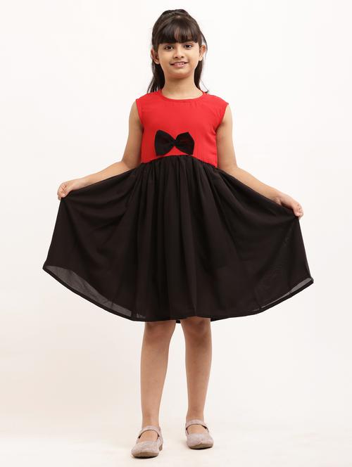 girl solid sleevless crepe frock - 21481090 - Very Small Image - 1