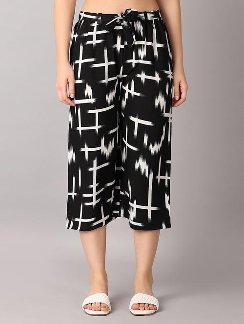 women black printed regular capri - 21492922 - Very Small Image - 1