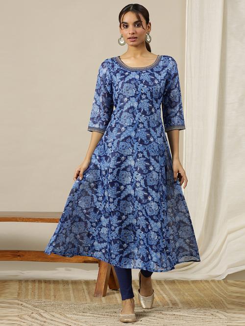 women blue floral printed flared kurta - 21504566 - Very Small Image - 1