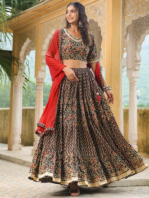 women black flared lehenga - 21514023 - Very Small Image - 1