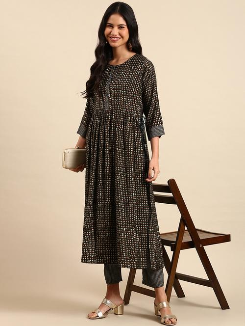 women printed round neck kurta pant set - 21550319 - Very Small Image - 1