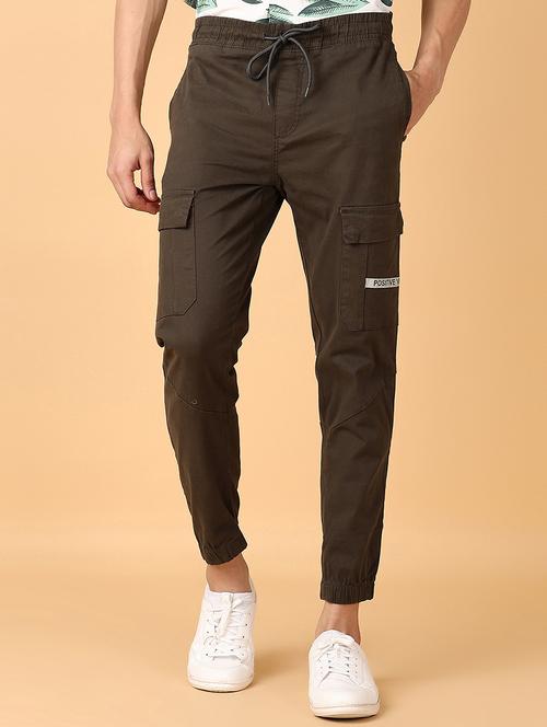 men mid rise solid cargo - 21556288 - Very Small Image - 1