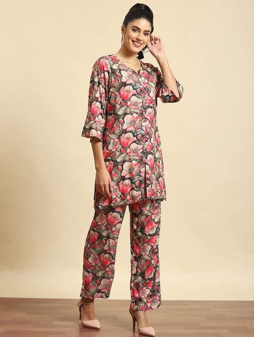 women floral notch neck co-ord set - 21559373 - Very Small Image - 1