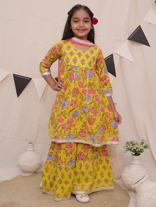 girls floral printed kurta sharara set with dupatta - 21563905 - Very Small Image - 1