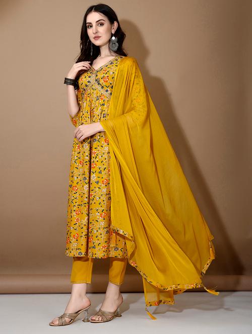 women three quarter sleeve kurta pant with dupatta set - 21565532 - Very Small Image - 1