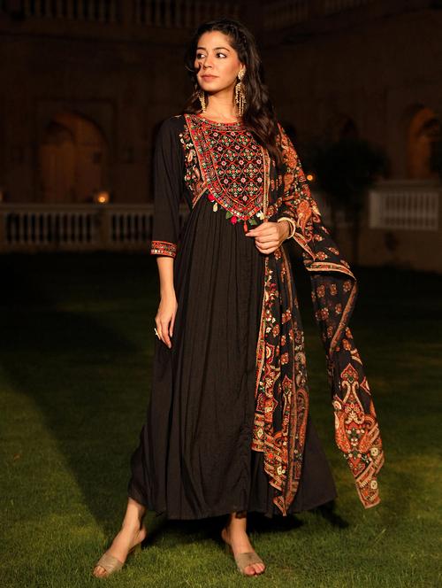 women black embroidered kurta dupatta set - 21601084 - Very Small Image - 1