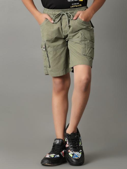 boys solid cotton cargo shorts  - 21607404 - Very Small Image - 1