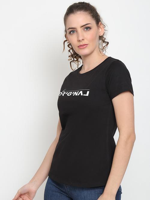 women round neck chest print t-shirt - 21615249 - Very Small Image - 1