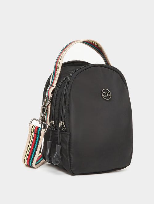 women black solid backpack - 21618052 - Very Small Image - 1