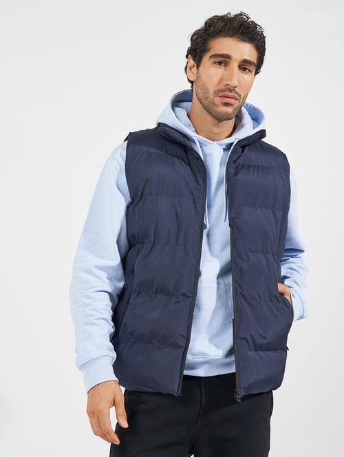 men solid sleeveless quilted jacket - 21618140 - Very Small Image - 1