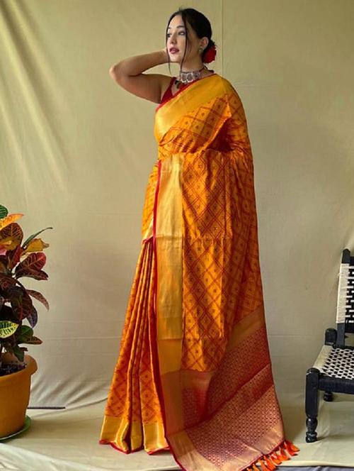 women self design banarasi saree with blouse - 21635191 - Very Small Image - 1