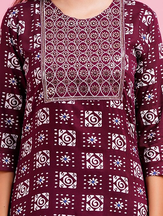 women three quarter sleeve straight kurta - 21639104 - Zoom Image - 5