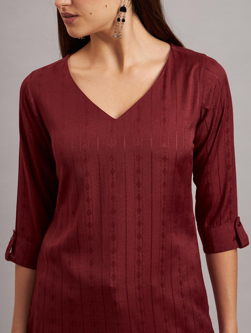 women maroon v neck straight kurti - 21648740 - Standard Image - 5