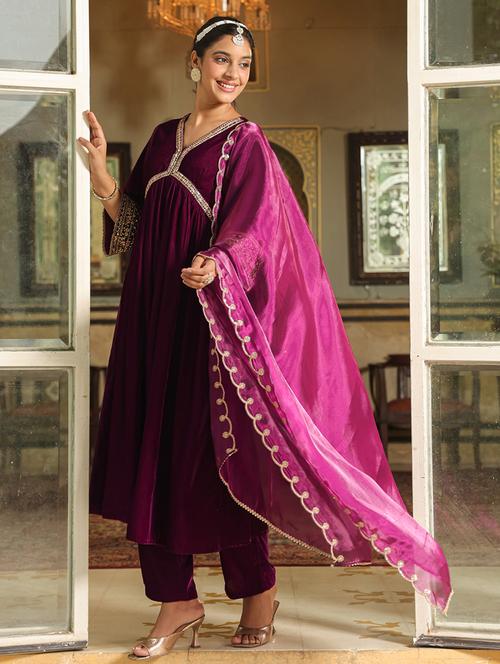 women embroidered kurta pant set with duaptta - 21648944 - Very Small Image - 1