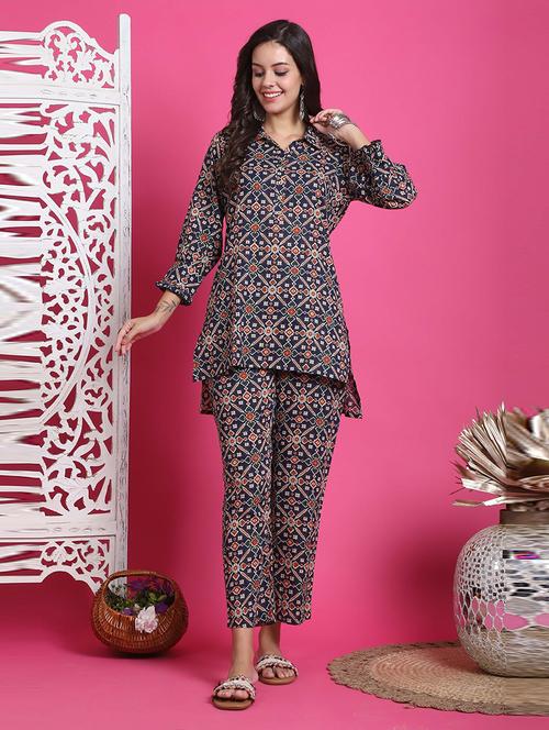 women printed cotton top and trouser co-ord set - 21650372 - Very Small Image - 1