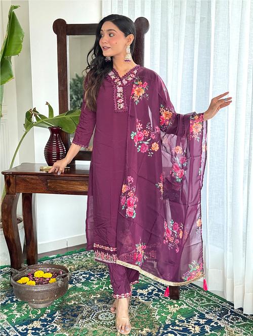 women embroidered kurta pant set with duaptta - 21650943 - Very Small Image - 1