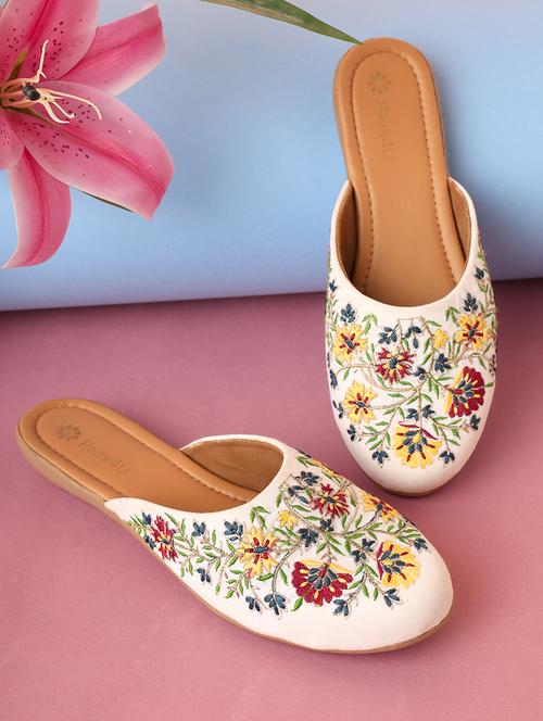 women embroidered slip on mojaris - 21662965 - Very Small Image - 1