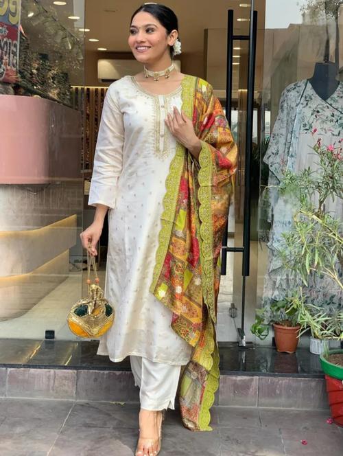 women embroidered kurta pant set with duaptta - 21669726 - Very Small Image - 1