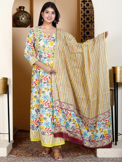 women three quarter sleeve kurta pant with dupatta set - 21669918 - Very Small Image - 1