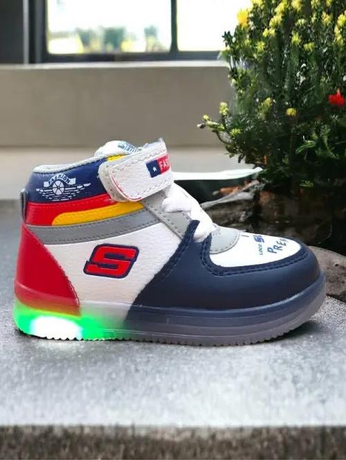 boys lace up sports shoe with light - 21674761 - Very Small Image - 1