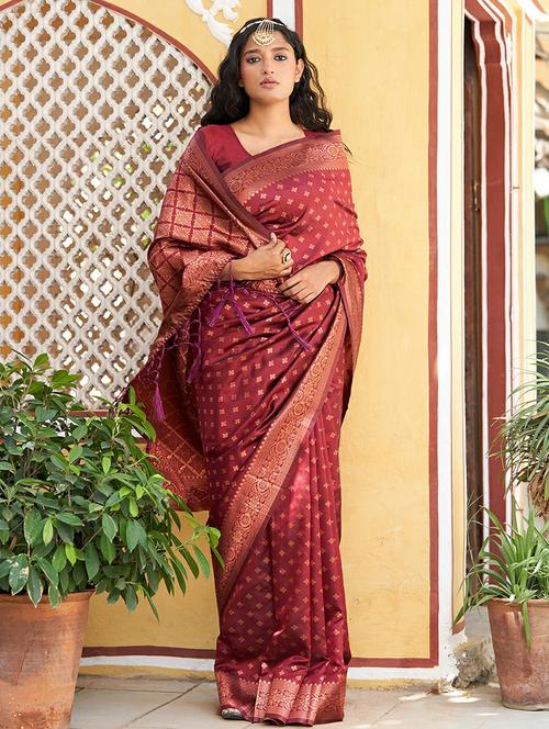 women self design banarasi saree with blouse - 21678695 - Very Small Image - 1