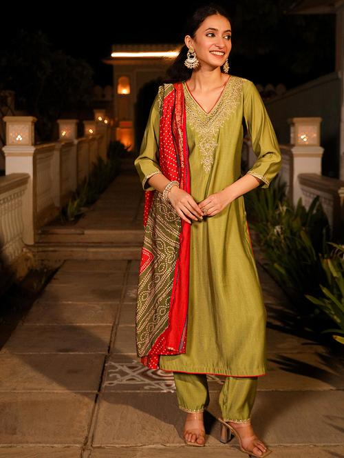 women embroidered kurta pant set with duaptta - 21680473 - Very Small Image - 1