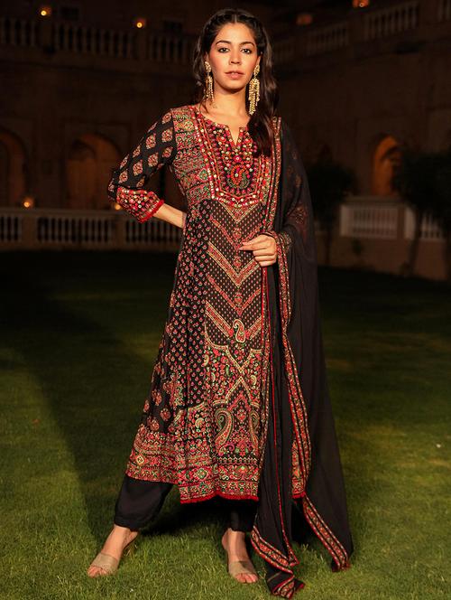 women embroidered kurta pant set with duaptta - 21680522 - Very Small Image - 1