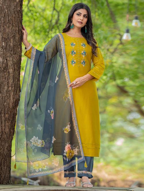 women three quarter sleeve kurta pant with dupatta set - 21680595 - Very Small Image - 1