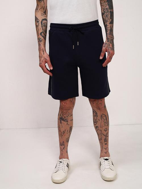 men solid mid rise regular fit shorts - 21696076 - Very Small Image - 1