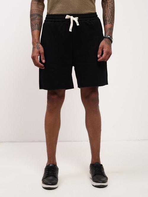 men solid mid rise regular fit shorts - 21696095 - Very Small Image - 1