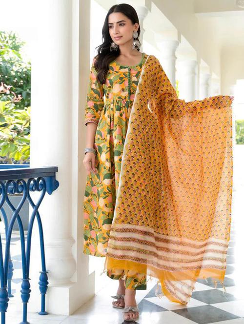 women three quarter sleeve kurta pant with dupatta set - 21697990 - Very Small Image - 1