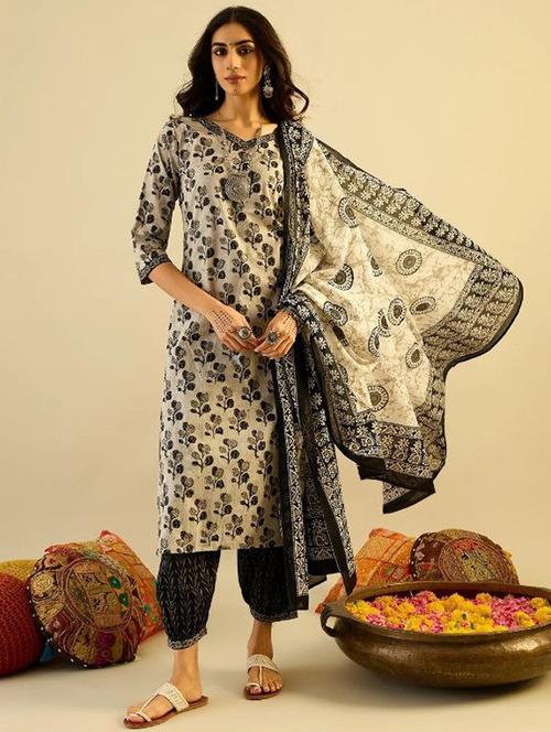 women three quarter sleeve kurta salwar with dupatta set - 21697999 - Very Small Image - 1