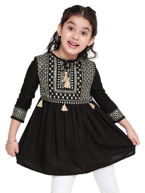 girls embroidered round neck top - 21707966 - Very Small Image - 1