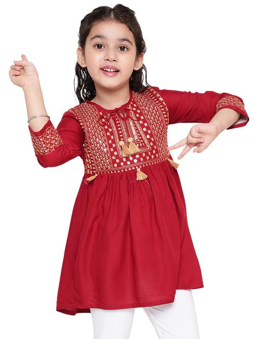 girls embroidered round neck top - 21707967 - Very Small Image - 1