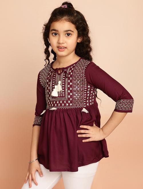 girls embroidered round neck top - 21707970 - Very Small Image - 1